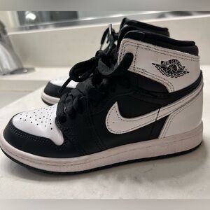 🤍 🖤Nike Kids Black and White Sneakers